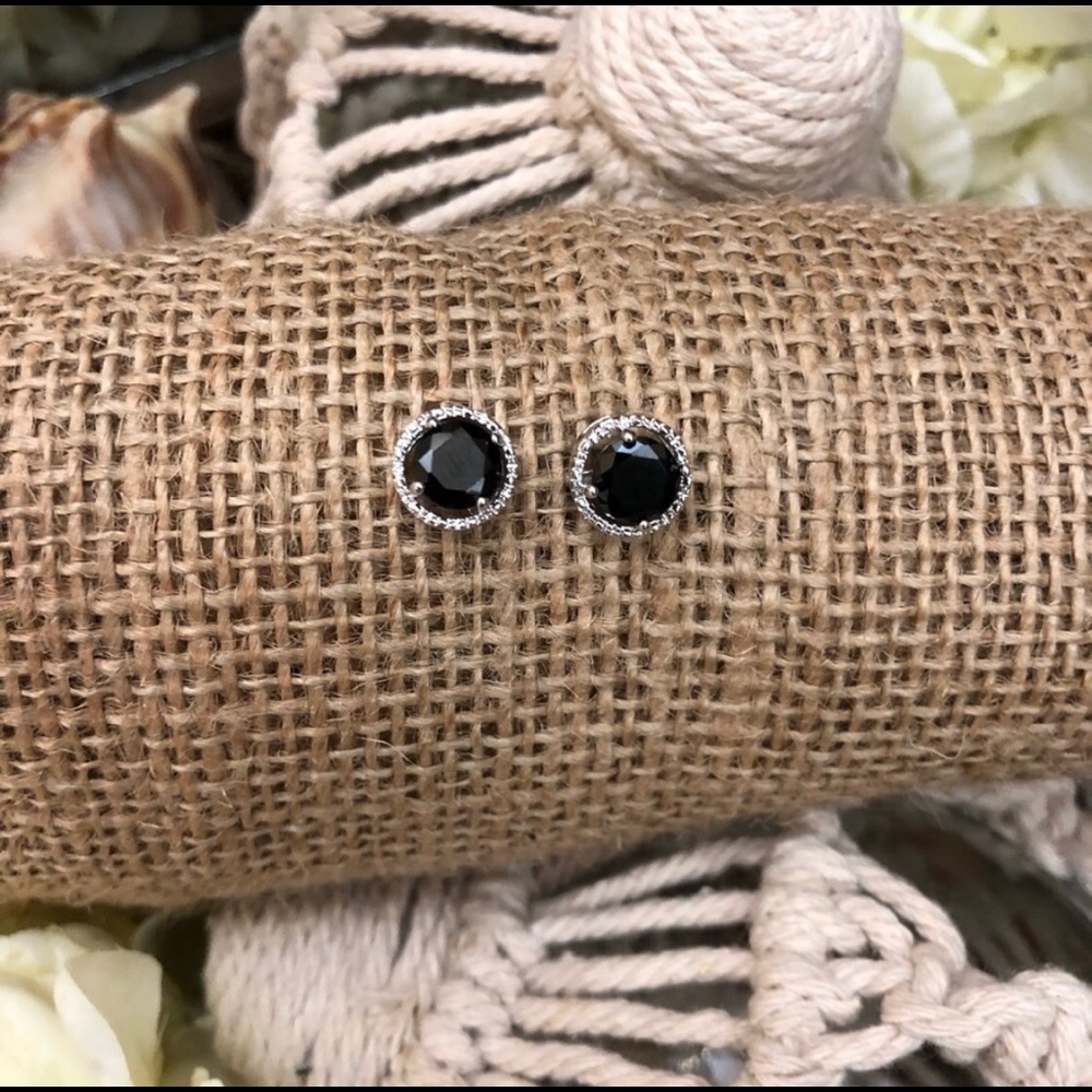 🌼2/$30🌼White Gold Black Onyx Studs